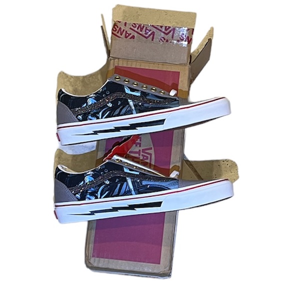 Customized Vans - Picture 5 of 10